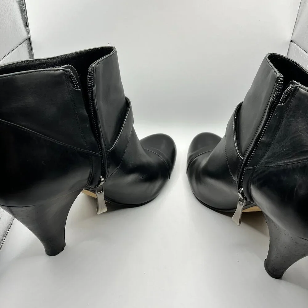 Gorgeous Max Studio RALLY Boots Genuine Fine Black Leather Ankle Boots Size 9